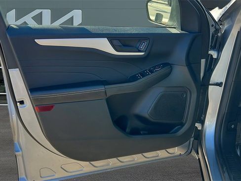 Used 2022 Ford Escape SE w/ SE Sport Appearance Package image 10