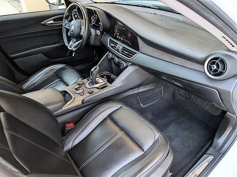 Used 2020 Alfa Romeo Giulia Ti w/ Active Blind Spot Package AWD/4WD image 4