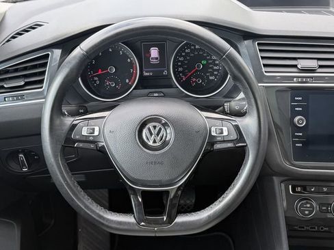 Used 2019 Volkswagen Tiguan SE w/ Panoramic Sunroof Package image 10