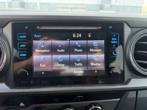 Used 2017 Toyota Tacoma TRD Sport w/ Tow Package (A/T) image 9