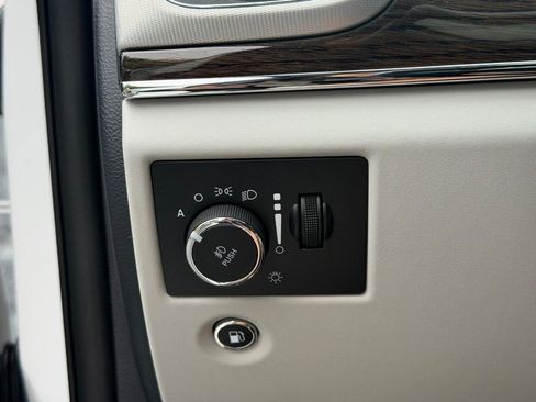 Used 2020 Jeep Grand Cherokee Summit AWD/4WD image 16