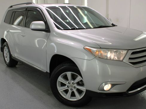Used 2011 Toyota Highlander SE w/ Tow Pkg FWD image 14