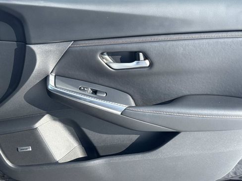 Used 2023 Nissan Sentra SR w/ SR Premium Package image 18