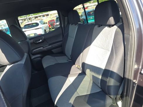 Used 2021 Toyota Tacoma TRD Sport AWD/4WD image 27