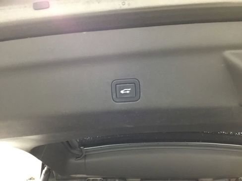 Used 2021 GMC Yukon Denali w/ Denali Premium Package AWD/4WD image 40