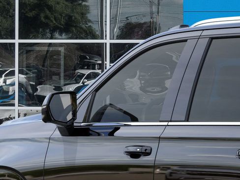 New 2026 Chevrolet Suburban LT image 14