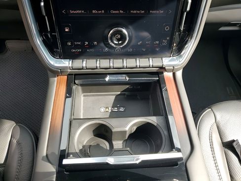 Used 2025 GMC Yukon Denali image 41