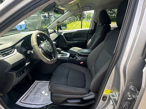 Used 2021 Toyota RAV4 LE AWD/4WD image 17