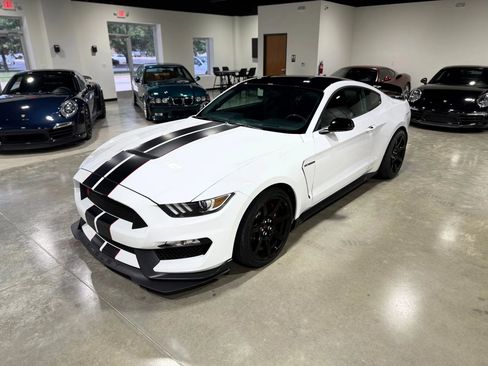 Used 2017 Ford Mustang Shelby GT350R w/ GT350R Equipment Group 920A RWD image 7