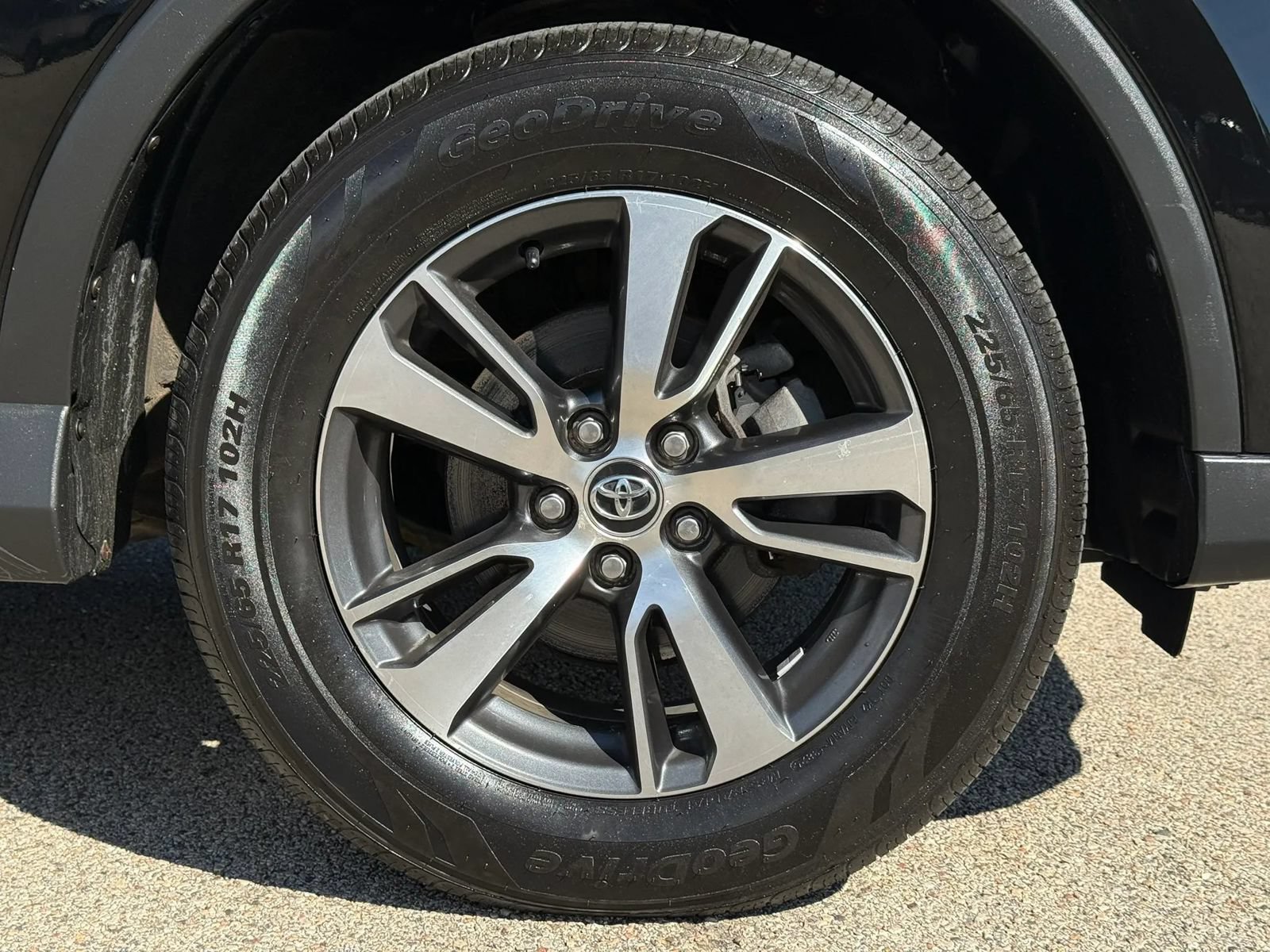 Used 2018 Toyota RAV4 XLE w/ Plus Extra Value Package FWD image 37