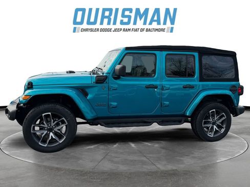 Used 2024 Jeep Wrangler Unlimited image 3