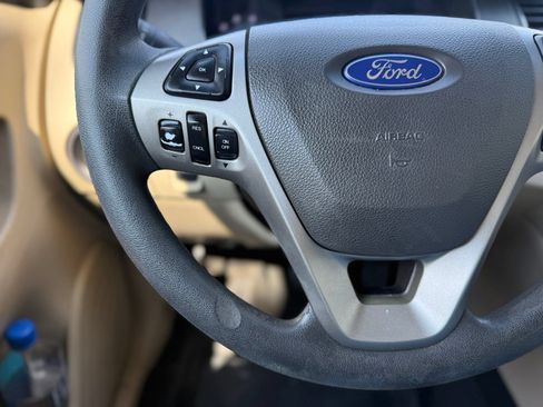 Used 2016 Ford Taurus SE FWD image 26