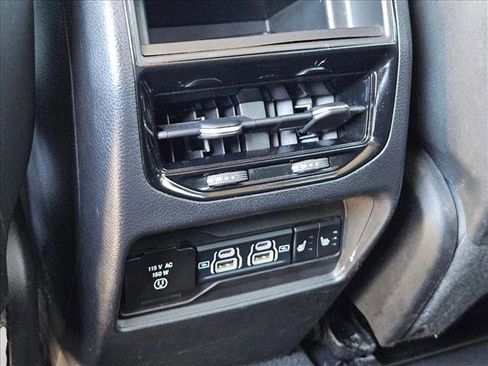 Used 2023 Jeep Grand Cherokee Limited image 22