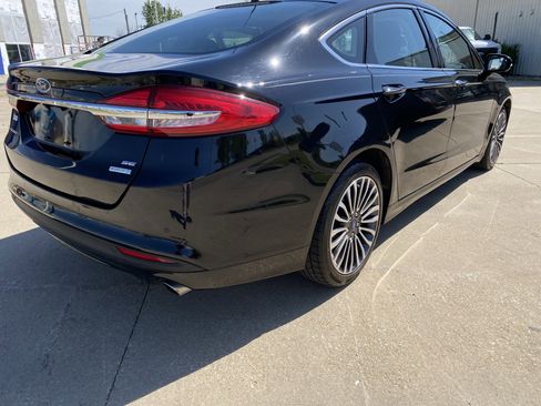 Used 2017 Ford Fusion SE w/ Fusion SE Technology Package FWD image 10
