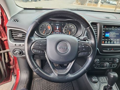 Used 2020 Jeep Cherokee Trailhawk w/ Cold Weather Group image 9