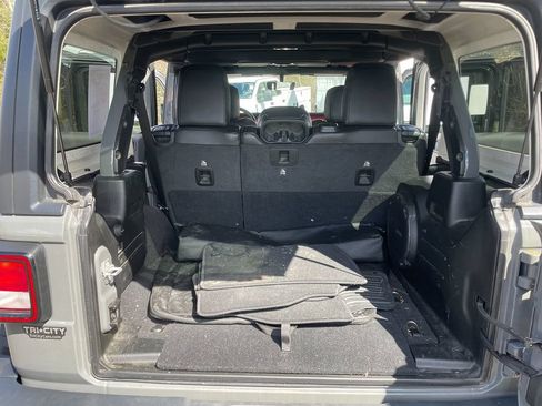 Used 2020 Jeep Wrangler Unlimited Rubicon w/ Dual Top Group AWD/4WD image 26