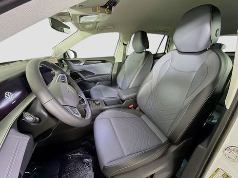 New 2026 Volkswagen Tiguan SE FWD image 11