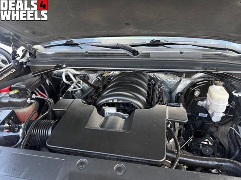 Used 2016 Chevrolet Suburban LTZ RWD image 6