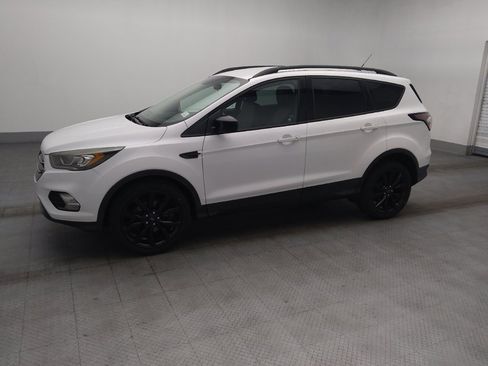 Used 2017 Ford Escape SE w/ Equipment Group 201A FWD image 2