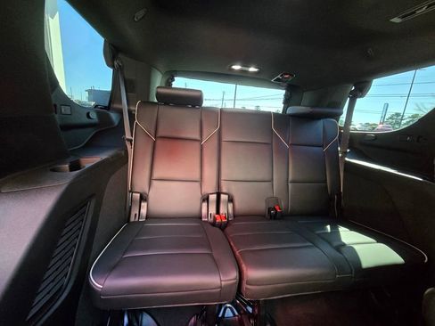 Used 2021 Cadillac Escalade Premium Luxury w/ Performance Package AWD/4WD image 25