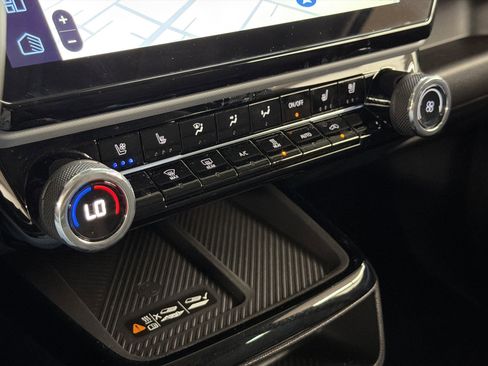 Used 2027 Chevrolet Bolt RS w/ Technology Package FWD image 18