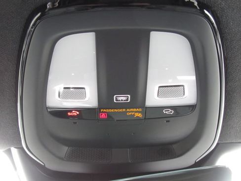 Used 2024 Volvo XC40 B5 Core AWD/4WD image 27