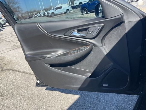 Used 2018 Chevrolet Malibu Premier w/ Premier Sun and Wheel Package image 36