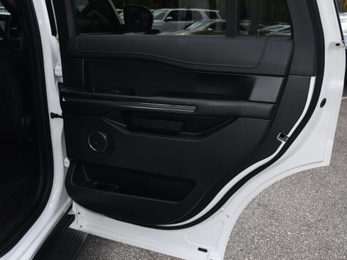 Used 2020 Ford Expedition XLT RWD image 18