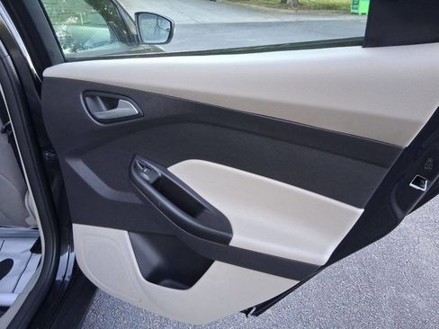 Used 2014 Ford Focus SE FWD image 20