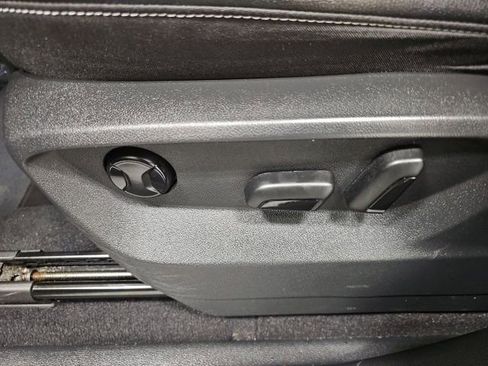 Used 2020 Volkswagen Atlas Cross Sport SE image 16