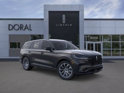 New 2026 Lincoln Aviator 2WD w/ Jet Appearance Package image 7
