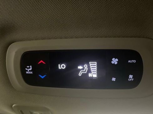 Used 2020 Chrysler Pacifica Limited FWD image 43