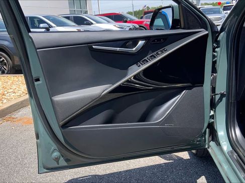 Used 2024 Kia Niro SX image 21