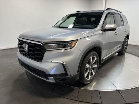 Certified 2024 Honda Pilot Touring image 6