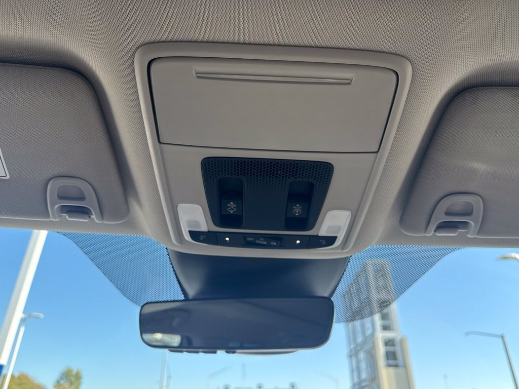 Certified 2025 Honda Pilot Elite image 38