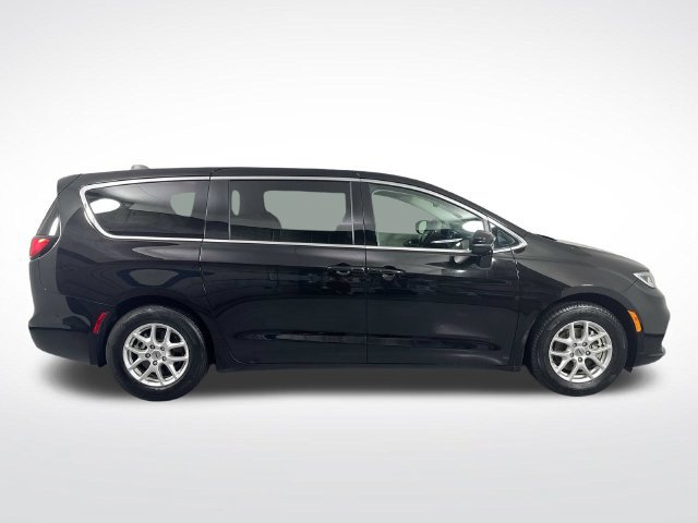 Used 2024 Chrysler Pacifica Touring-L FWD image 36