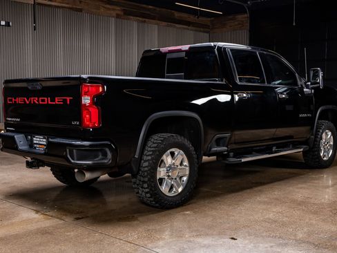 Used 2021 Chevrolet Silverado 3500 LTZ w/ LTZ Plus Package image 9