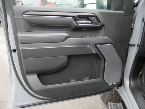 Used 2024 GMC Sierra 2500 AT4X image 14