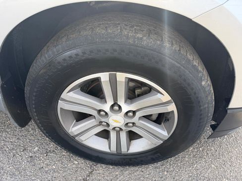 Used 2015 Chevrolet Traverse LT image 27