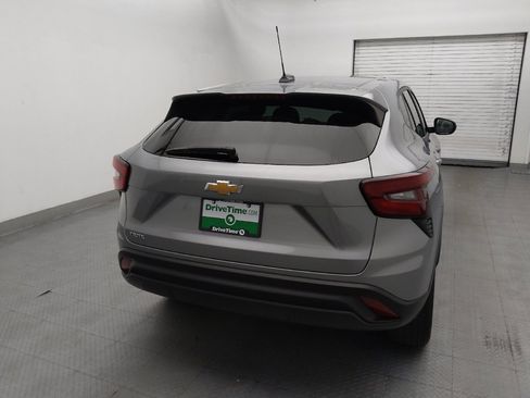 Used 2024 Chevrolet Trax LS FWD image 7