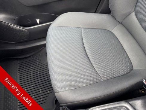 Used 2021 Toyota RAV4 LE image 27