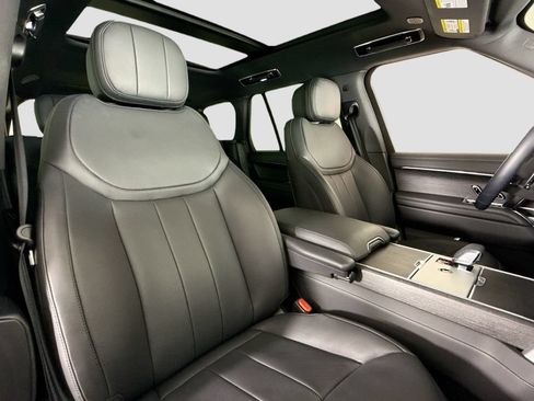 Used 2025 Land Rover Range Rover SE AWD/4WD image 14
