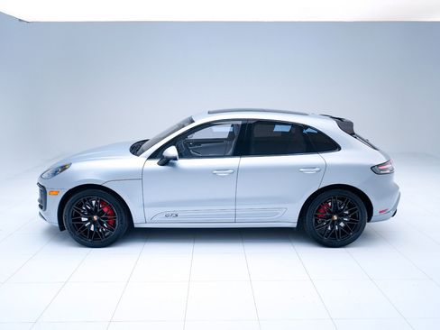 Used 2023 Porsche Macan GTS image 2