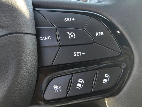 New 2027 Chrysler Pacifica Limited FWD image 16