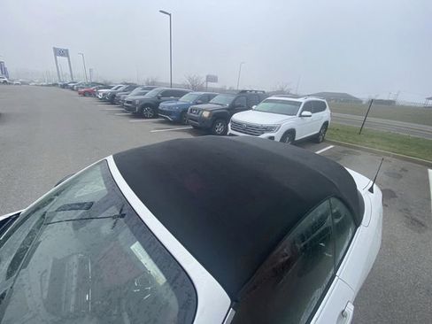 Used 2015 BMW 228i Convertible image 3