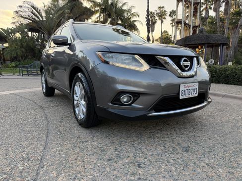 Used 2015 Nissan Rogue SV FWD image 6