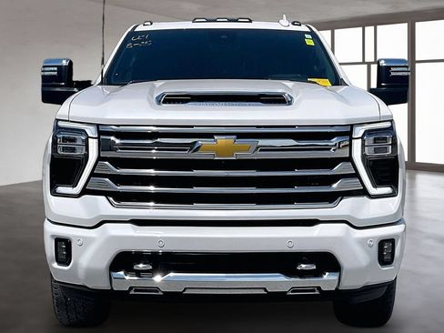Used 2024 Chevrolet Silverado 2500 High Country w/ High Country Premium Package AWD/4WD image 2