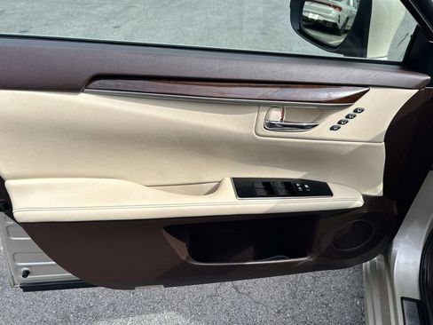 Used 2018 Lexus ES 350 w/ Navigation System Package image 23