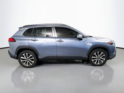 Used 2023 Toyota Corolla Cross XLE FWD image 3