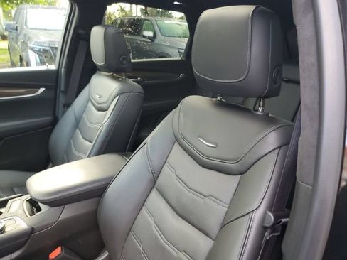 Certified 2024 Cadillac XT5 Sportv w/ Platinum Package AWD/4WD image 18